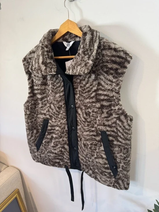 JoyLab Women's High Pile Sherpa Lodge Vest, Brown/Black Animal Print, Sz M, NWT - Picture 4 of 12